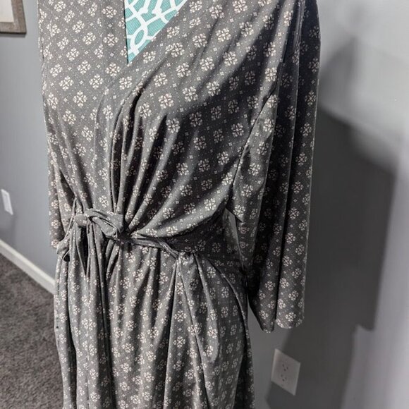 Rene Rofe Soft Sleepwear Robe XL Gray Pink  with Tie Closure - Picture 3 of 6